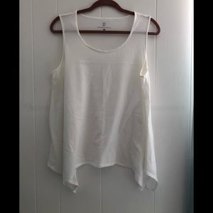 🌷White tank top with side detail